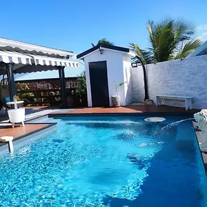 Appartement Zannanna F1 De Charme équipé Avec Piscine, Le Moule